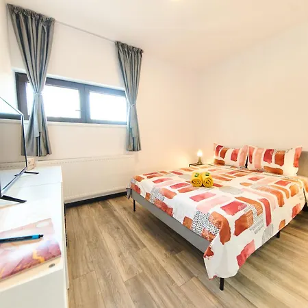 Old Town Oasis - Ap 10 *